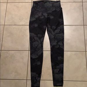 Lululemon Wunder Unders roll down